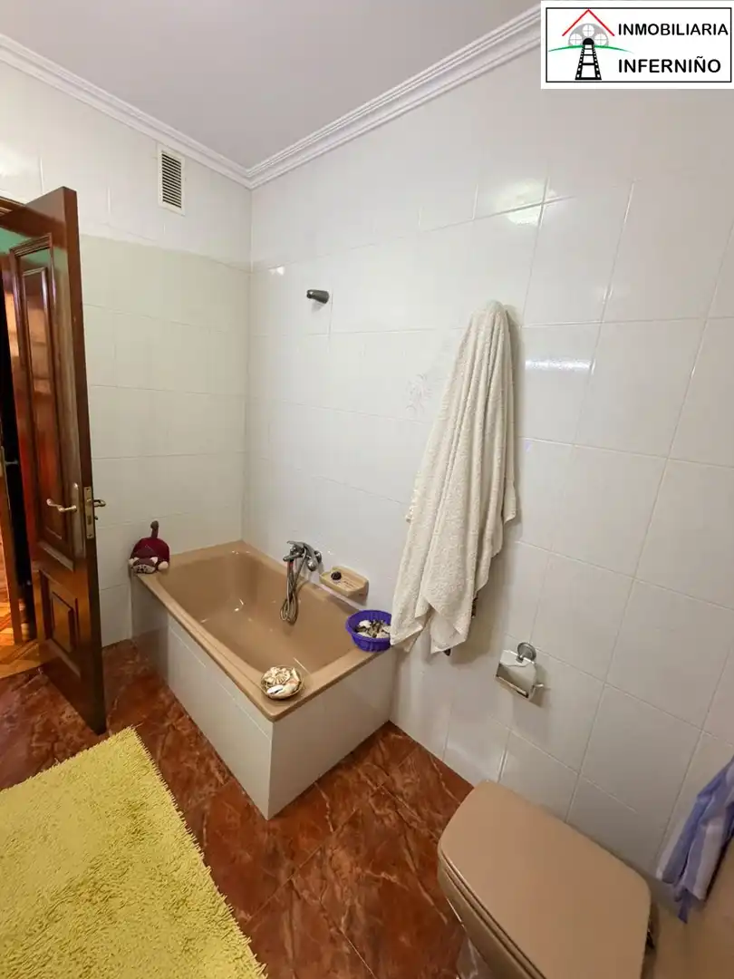 Bathroom of Flat for sale in A Malata - Catabois - Ciudad Jardín