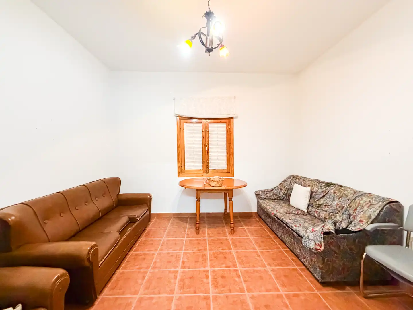 Sala de estar de Casa adosada en venta en Zújar con Calefacción, Terraza y Amueblado