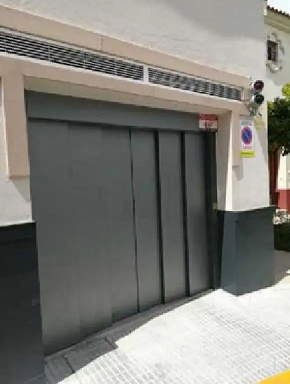 Aparcament amb ascensor en venda a Calle Santísimo Cristo de los Remedios, imagen 2