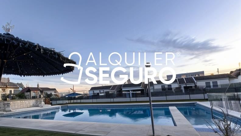 Piscina de Casa o xalet de lloguer en Tomares amb Aire condicionat, Traster i Piscina