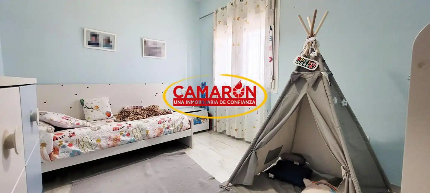 Habitación de Casa adosada en venta en Coria del Río con Aire acondicionado