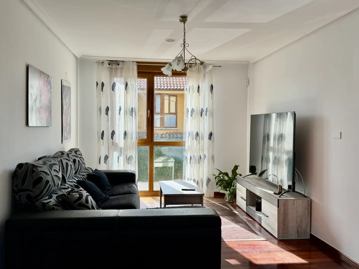 Sala de estar de Casa adosada en venta en Penagos con Calefacción, Jardín privado y Terraza