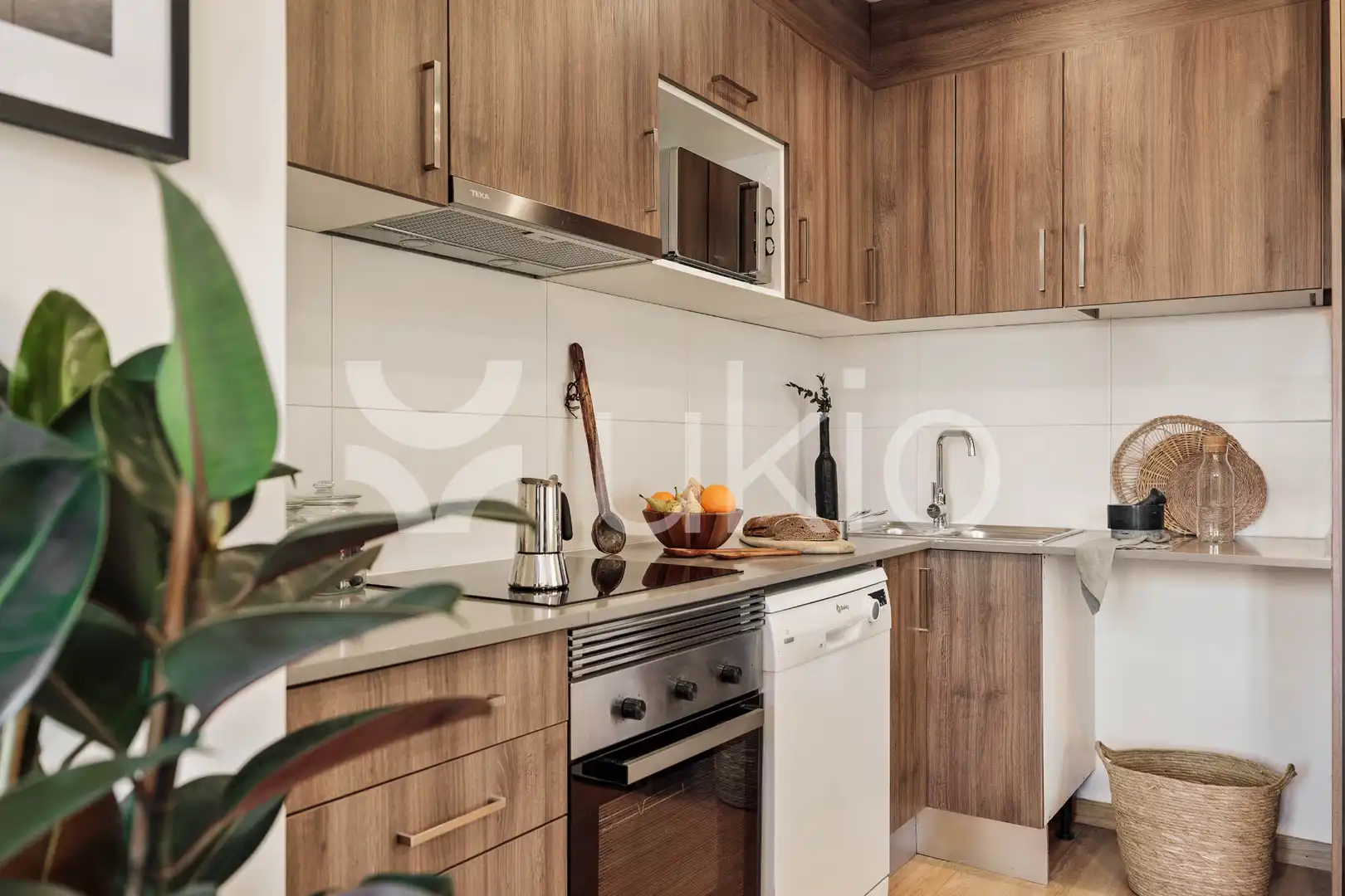 Cuina de Apartament de lloguer en Barcelona amb Aire condicionat, Calefacció i Moblat
