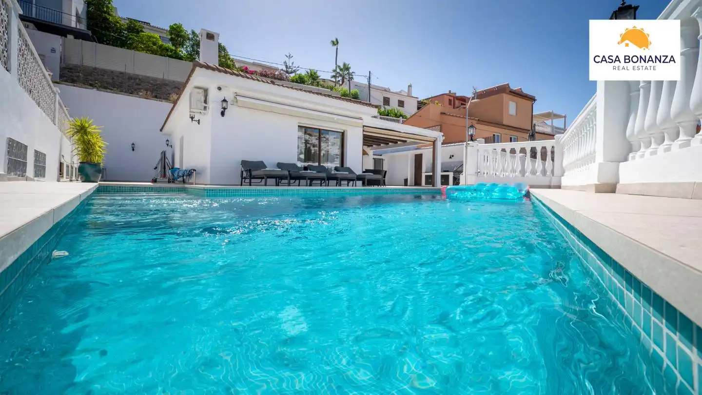 House with pool for sale in Calle Almendros Bajo, imagen 2