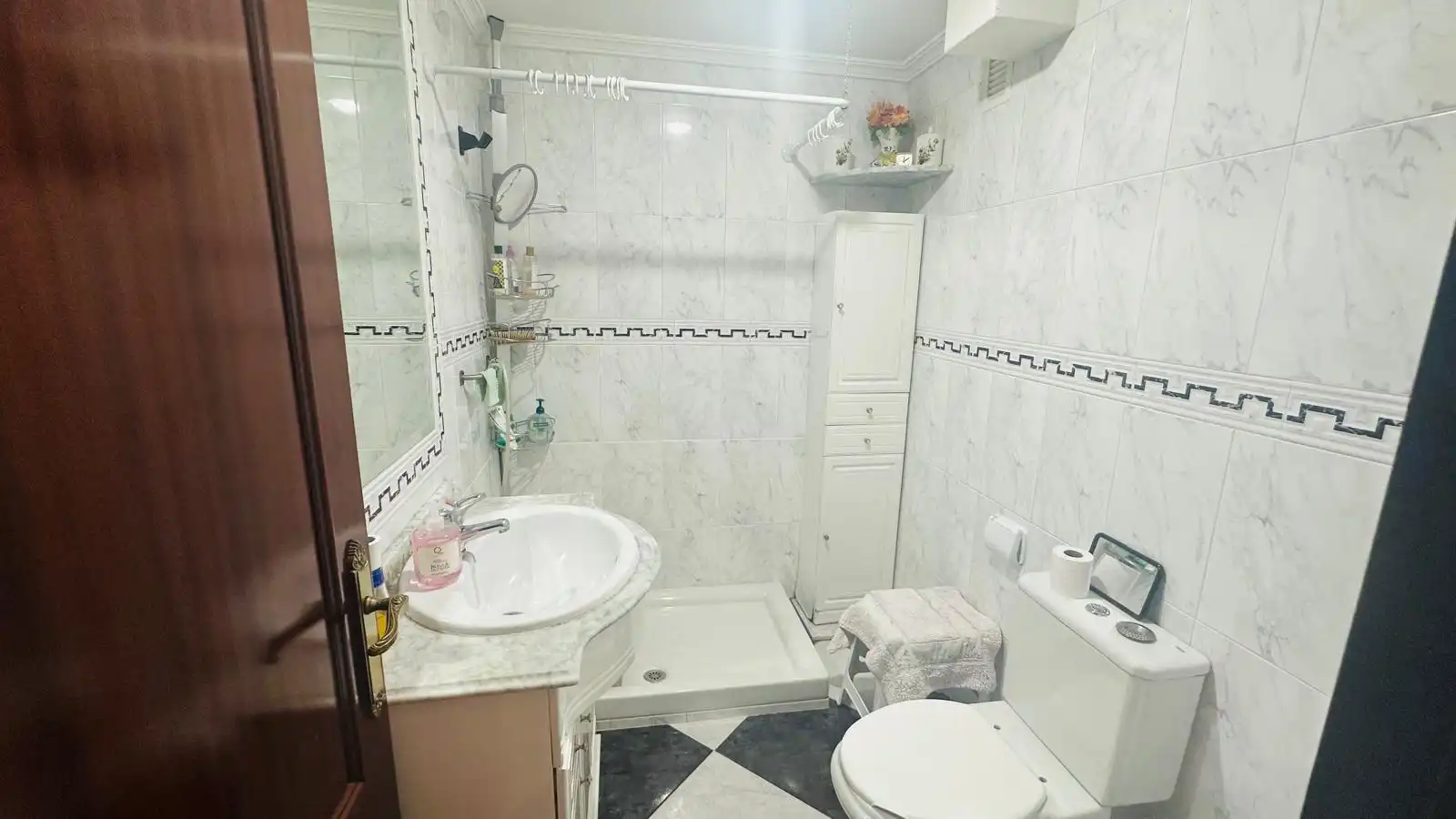 Badezimmer von Wohnung zum Verkauf in Sevilla mit Klimaanlage, Heizung und Terrasse