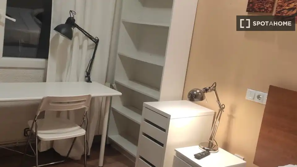Bedroom of Flat for rent in Madrid  with Air Conditioner, Heating and Furnished