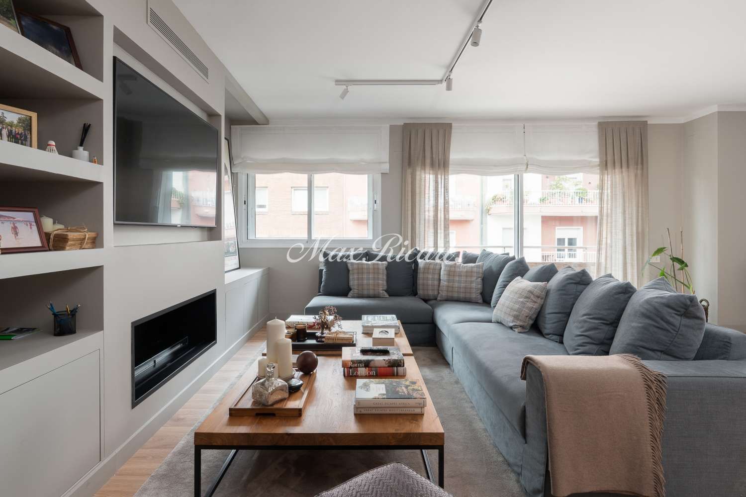 Living room of Attic for sale in  Barcelona Capital  with Air Conditioner, Heating and Balcony