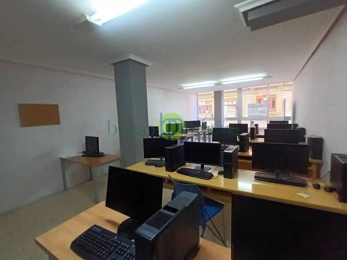 Büro zur Miete in León Capital  mit Heizung und Möbliert
