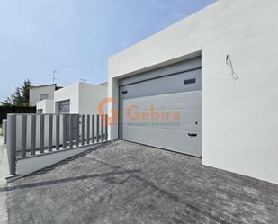 Aparcament de Casa adosada en venda en Calafell amb Calefacció, Jardí privat i Terrassa