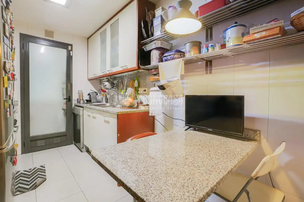 Cocina de Piso en venta en Barcelona con Balcón