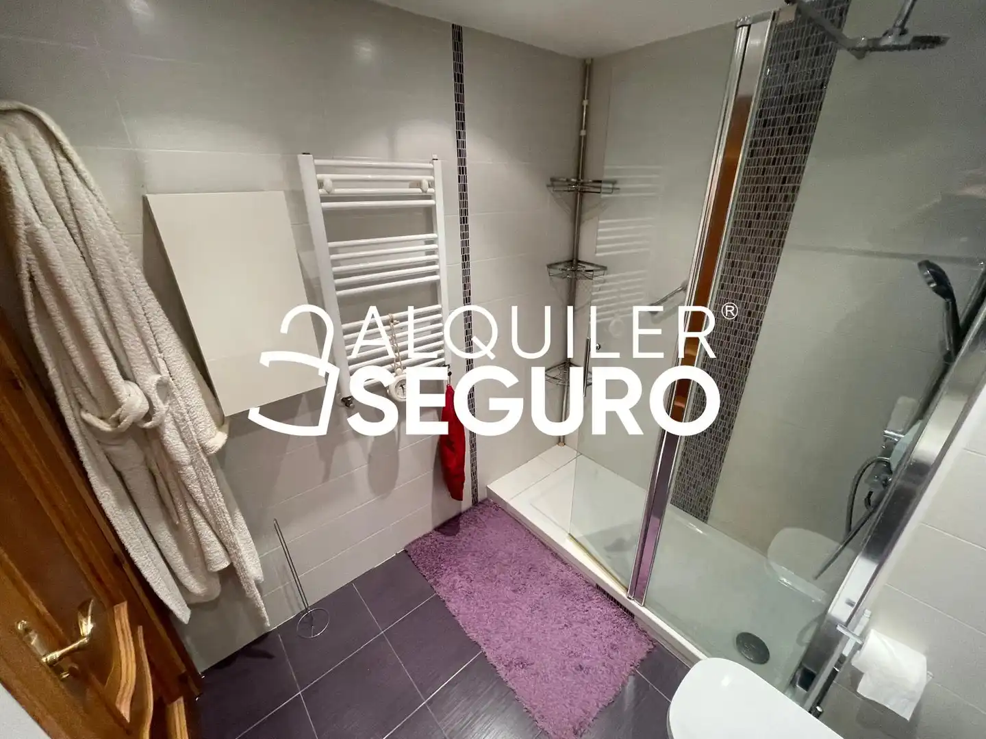 Baño de Piso de alquiler en Madrid con Calefacción, Terraza y Amueblado