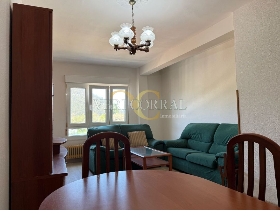 Sala d'estar de Pis en venda en Val de San Vicente  amb Calefacció, Traster i Moblat