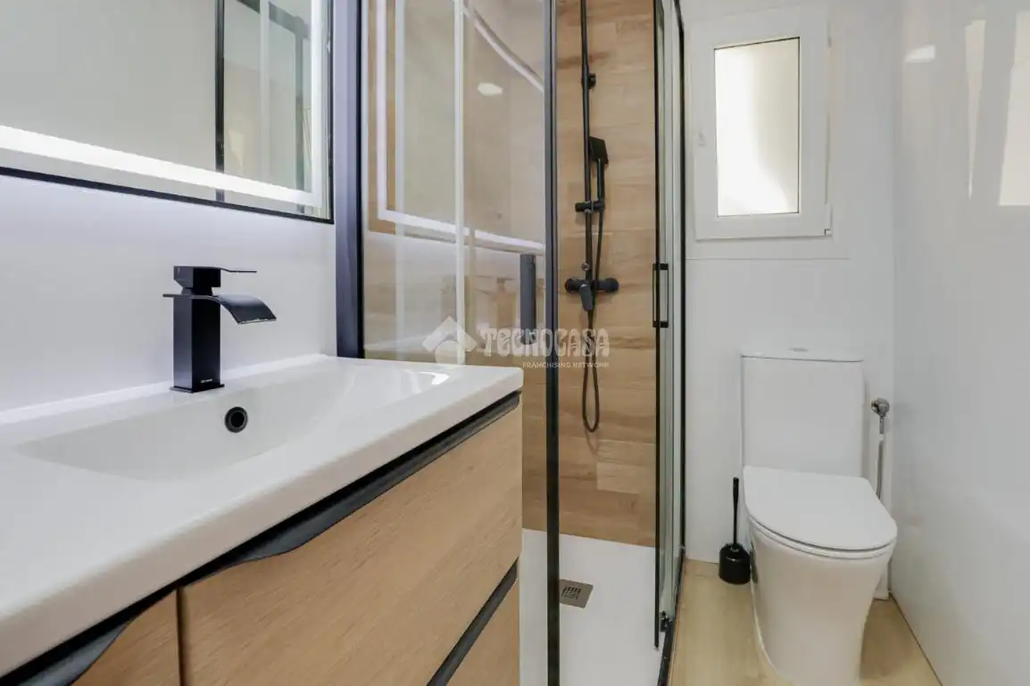 Baño de Piso en venta en Ripollet con Aire acondicionado