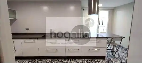 Appartamento con terrazza in affitto a Casco Antiguo, imagen 3