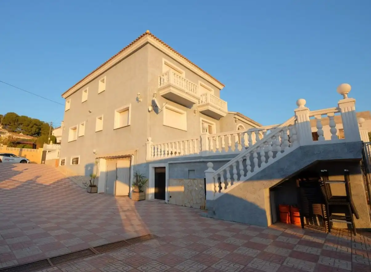 Chalet con terraza en venta en Marisol Park - Ortembach - Los Almendros