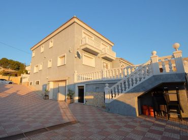 Villa con balcone in vendita a Marisol Park - Ortembach - Los Almendros