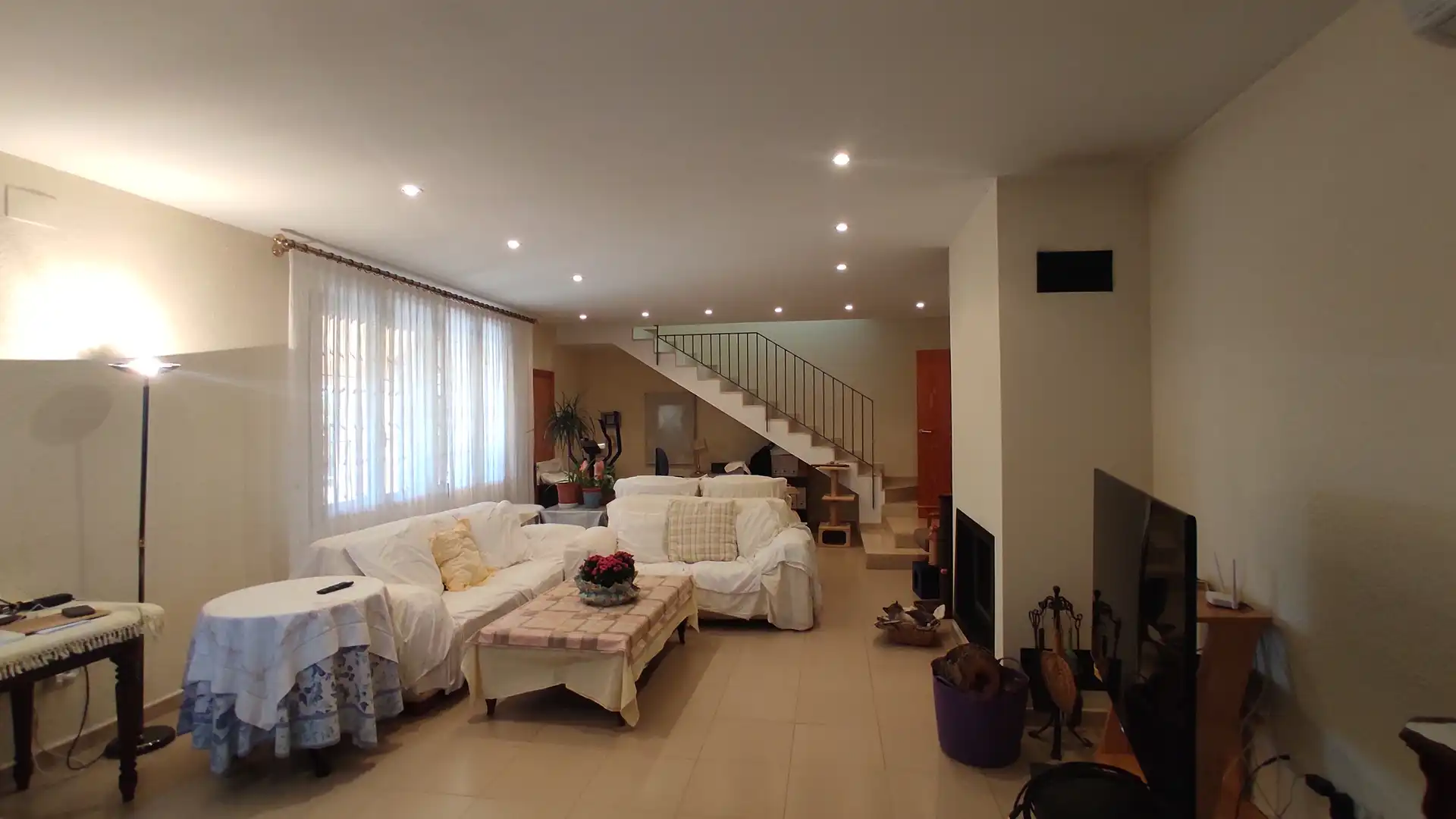 Wohnzimmer von Country house zum Verkauf in Roda de Berà mit Klimaanlage, Heizung und Privatgarten