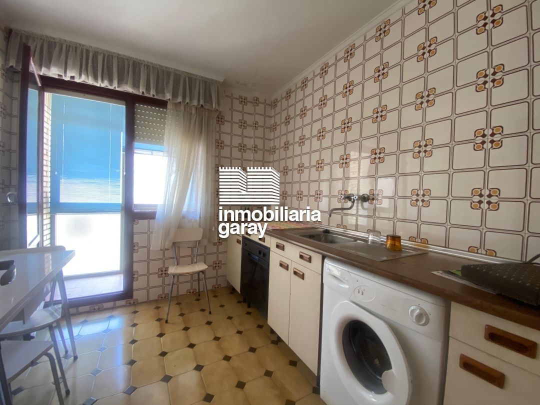 Cuina de Pis en venda en Villarcayo de Merindad de Castilla la Vieja amb Moblat i Balcó