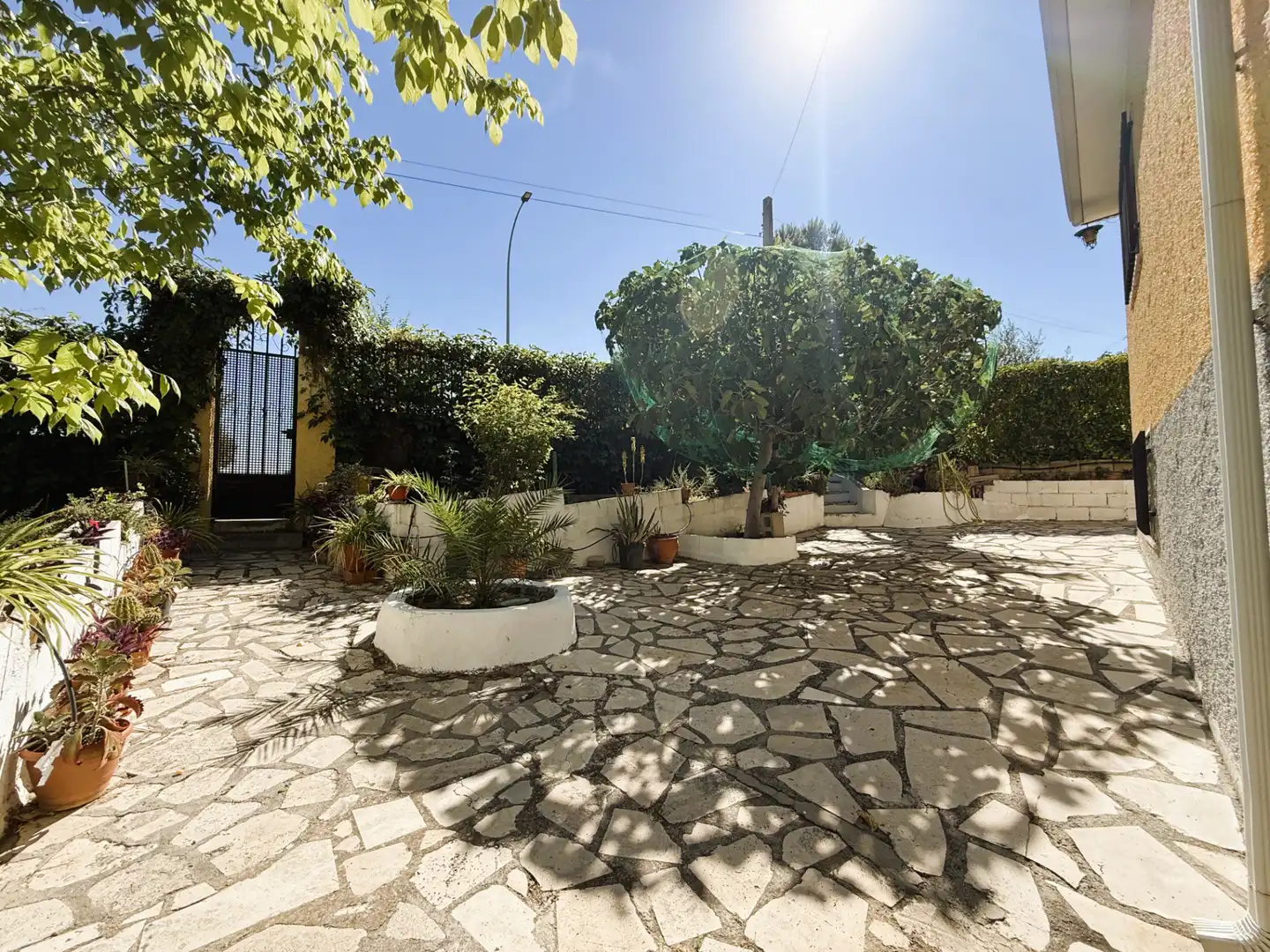 Vista exterior de Casa o xalet en venda en Colmenar de Oreja amb Aire condicionat, Calefacció i Jardí privat