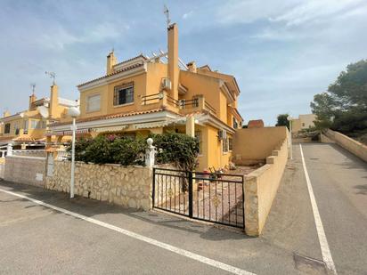 Vista exterior de Dúplex en venda en Orihuela amb Aire condicionat, Terrassa i Piscina