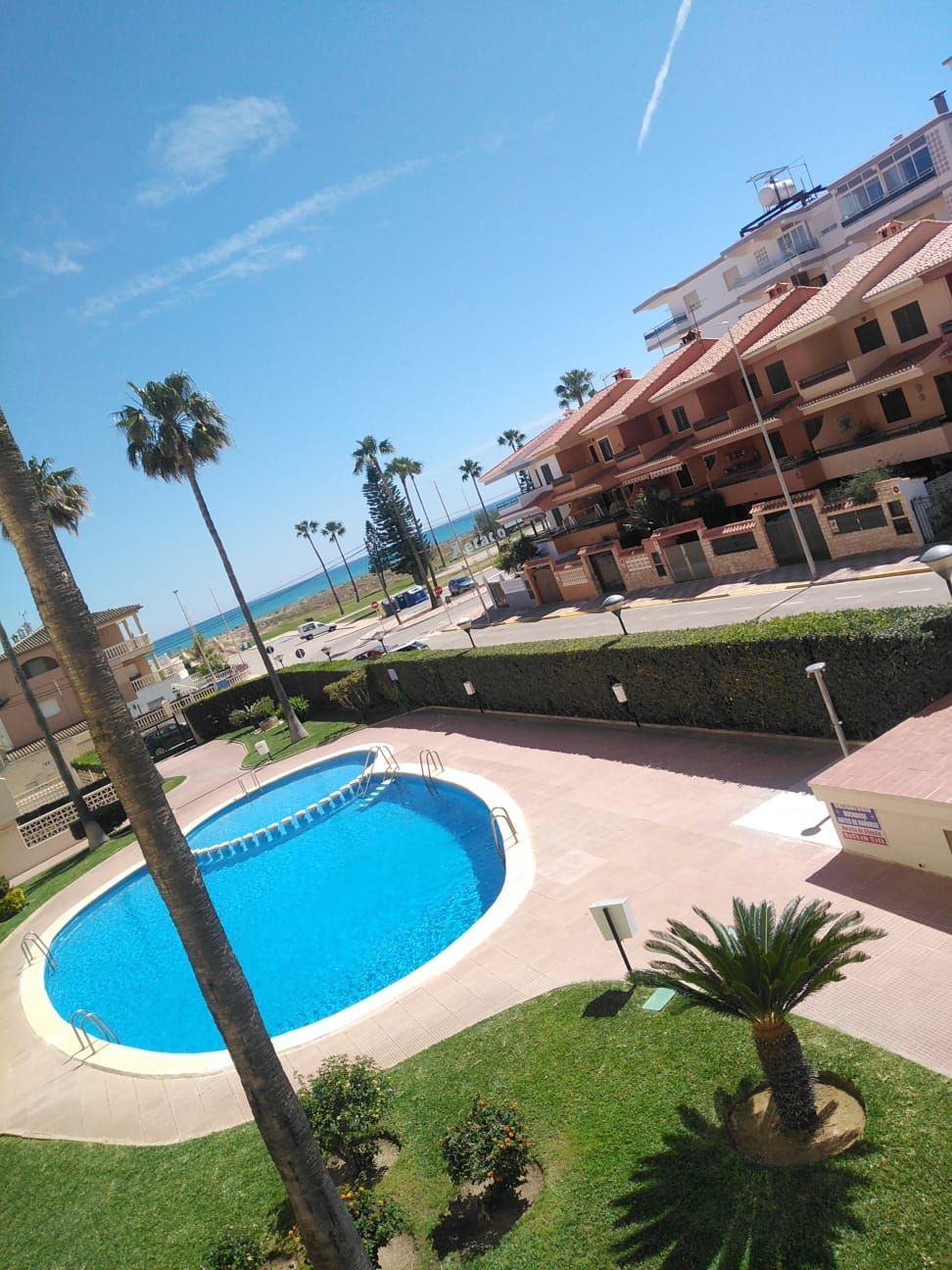 Piscina de Apartament de lloguer en Xeraco amb Aire condicionat, Terrassa i Moblat