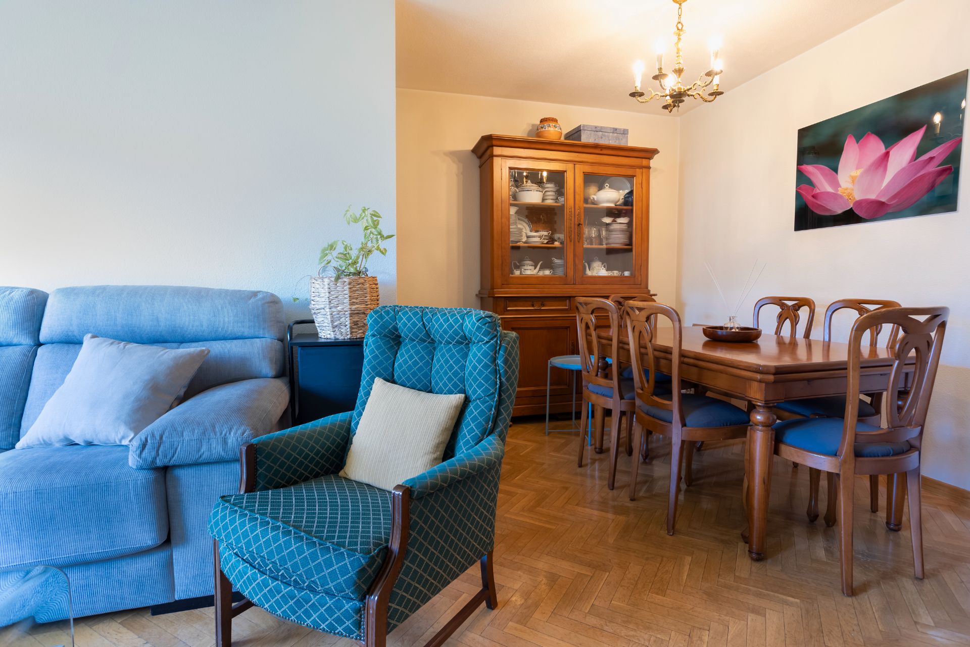 Sala de estar de Piso en venta en Pozuelo de Alarcón con Calefacción, Amueblado y Piscina comunitaria