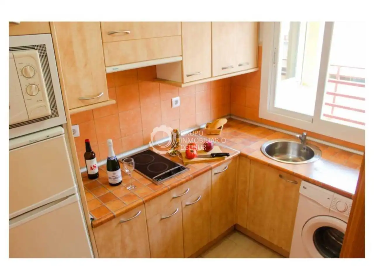 Cuina de Apartament de lloguer en Barbate amb Aire condicionat, Terrassa i Moblat