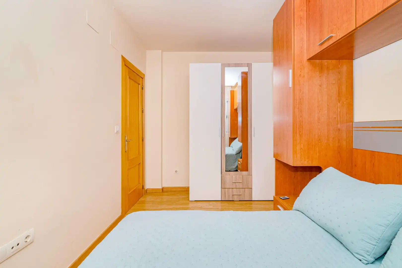Dormitori de Apartament en venda en La Zubia amb Moblat