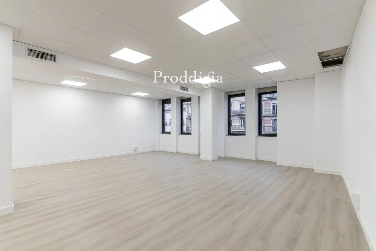 Office for rent in Barcelona  with Air Conditioner, Heating and Alarm