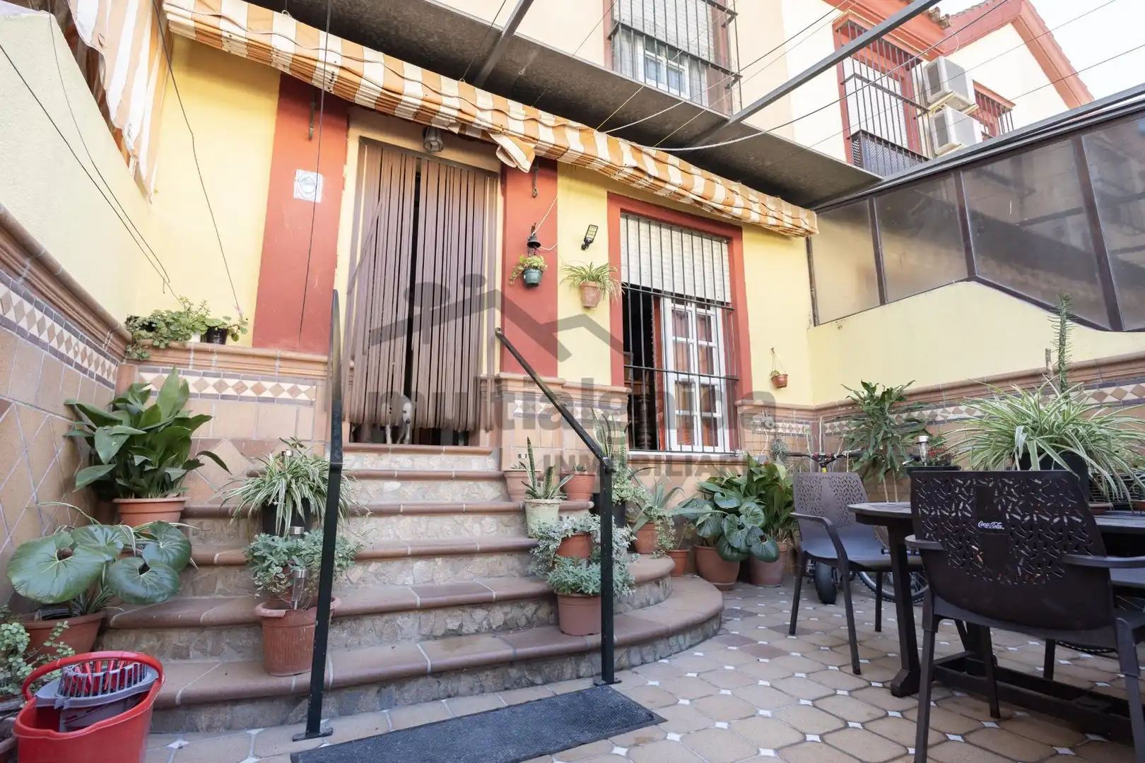 Vista exterior de Casa adosada en venda en El Pino - Bajo de Guía