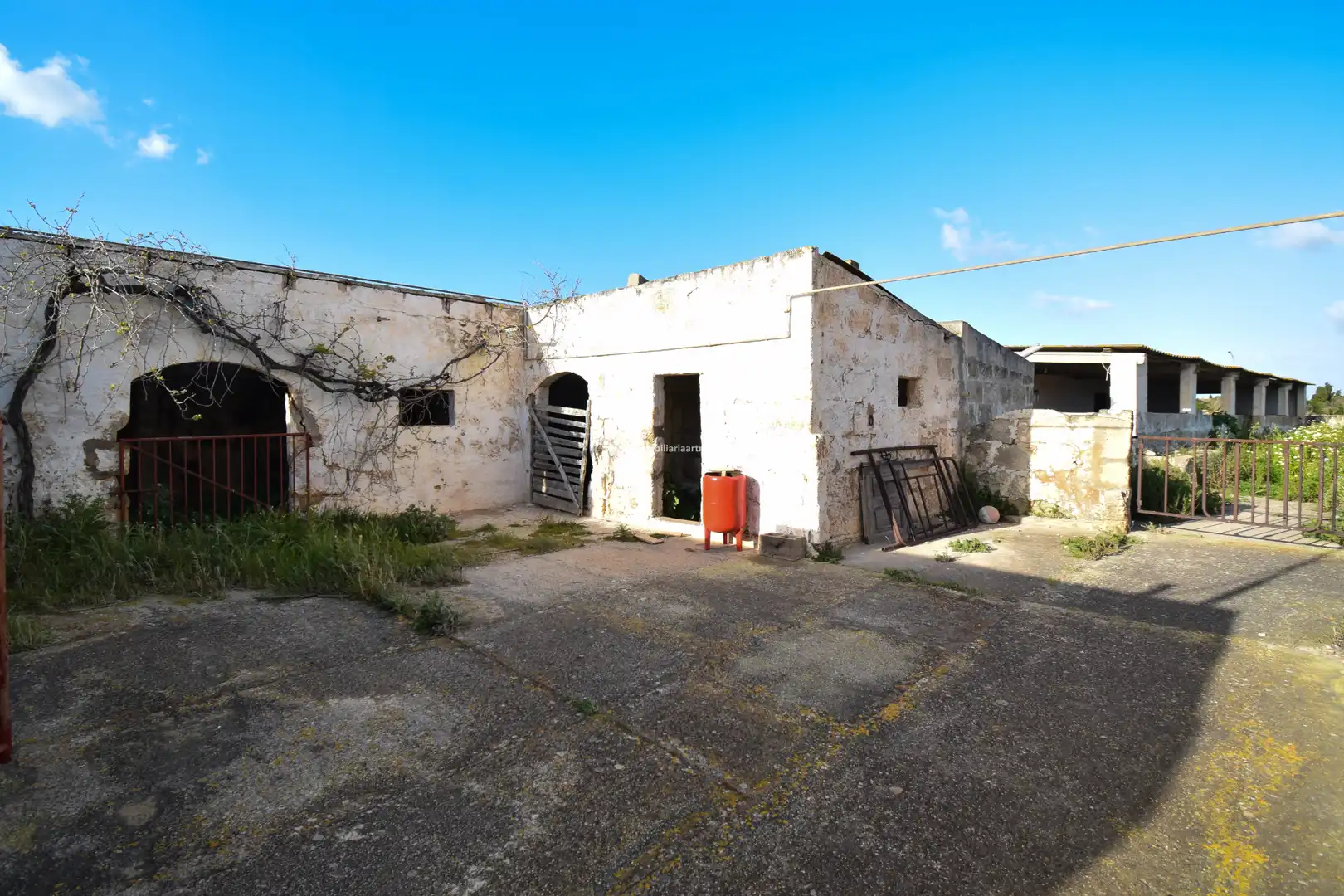 Vista exterior de Terreny industrial en venda en Ciutadella de Menorca