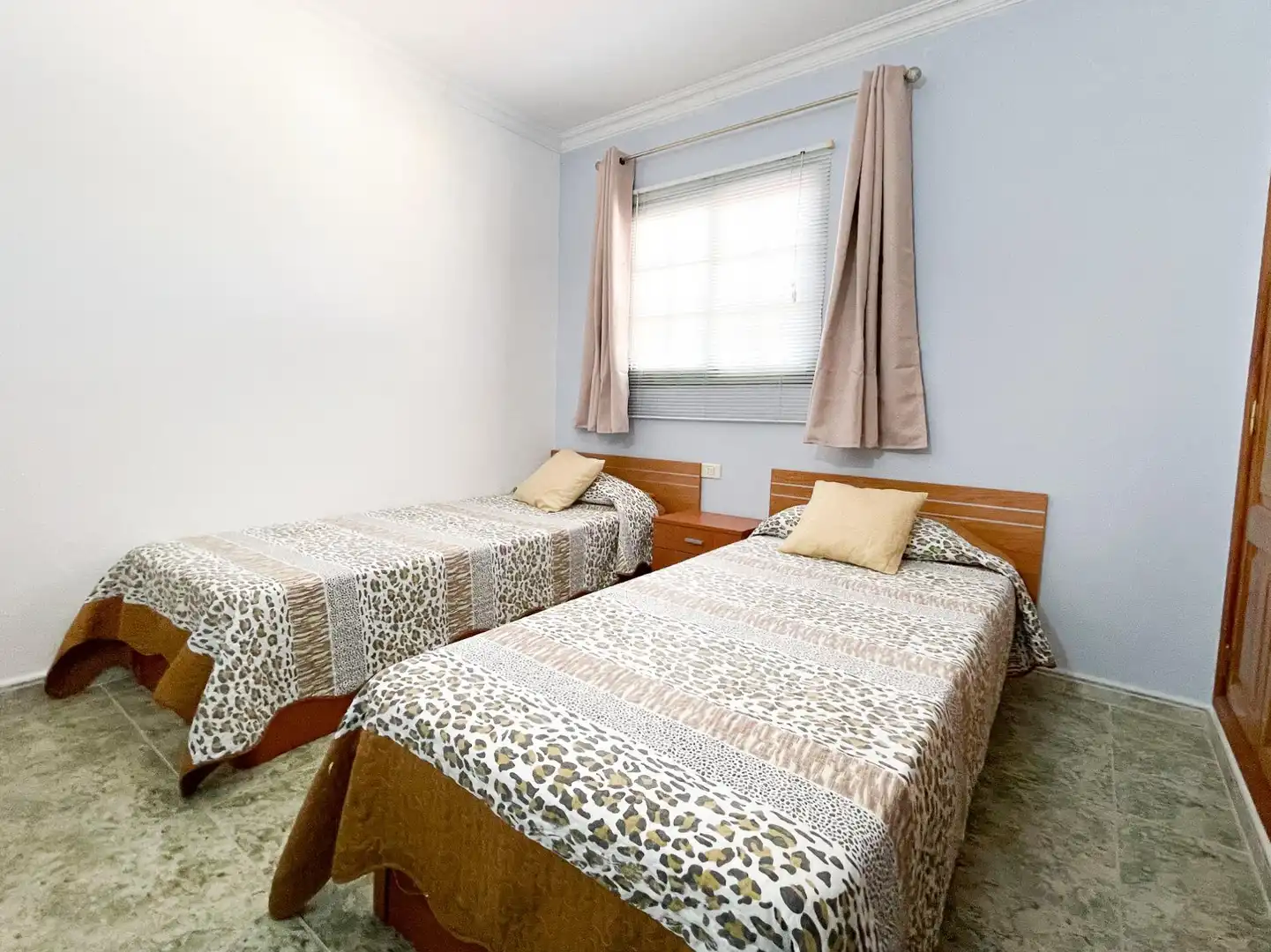 Habitación de Casa o chalet en venta en Granadilla de Abona con Jardín privado, Terraza y Amueblado