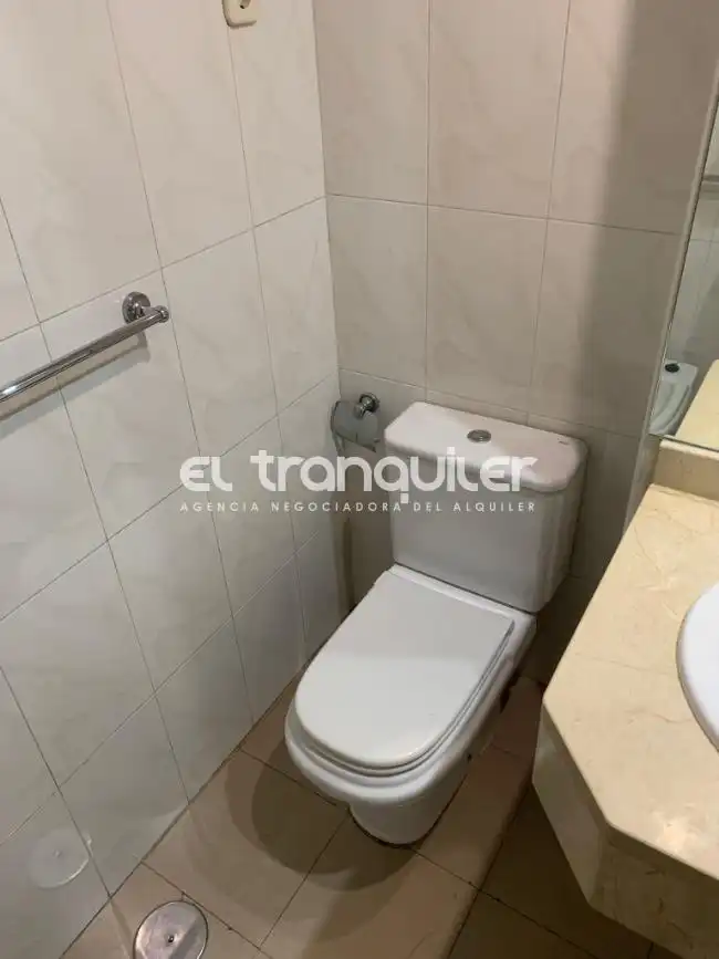 Bathroom of Flat for sale in Madrid  with Parquet flooring and Swimming Pool