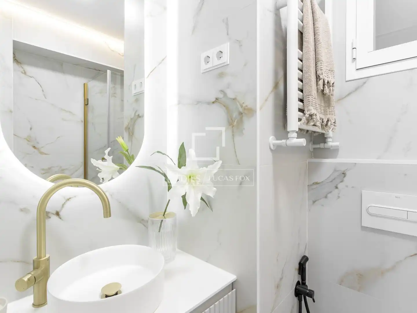 Bathroom of Flat for rent in Madrid  with Air Conditioner and Furnished