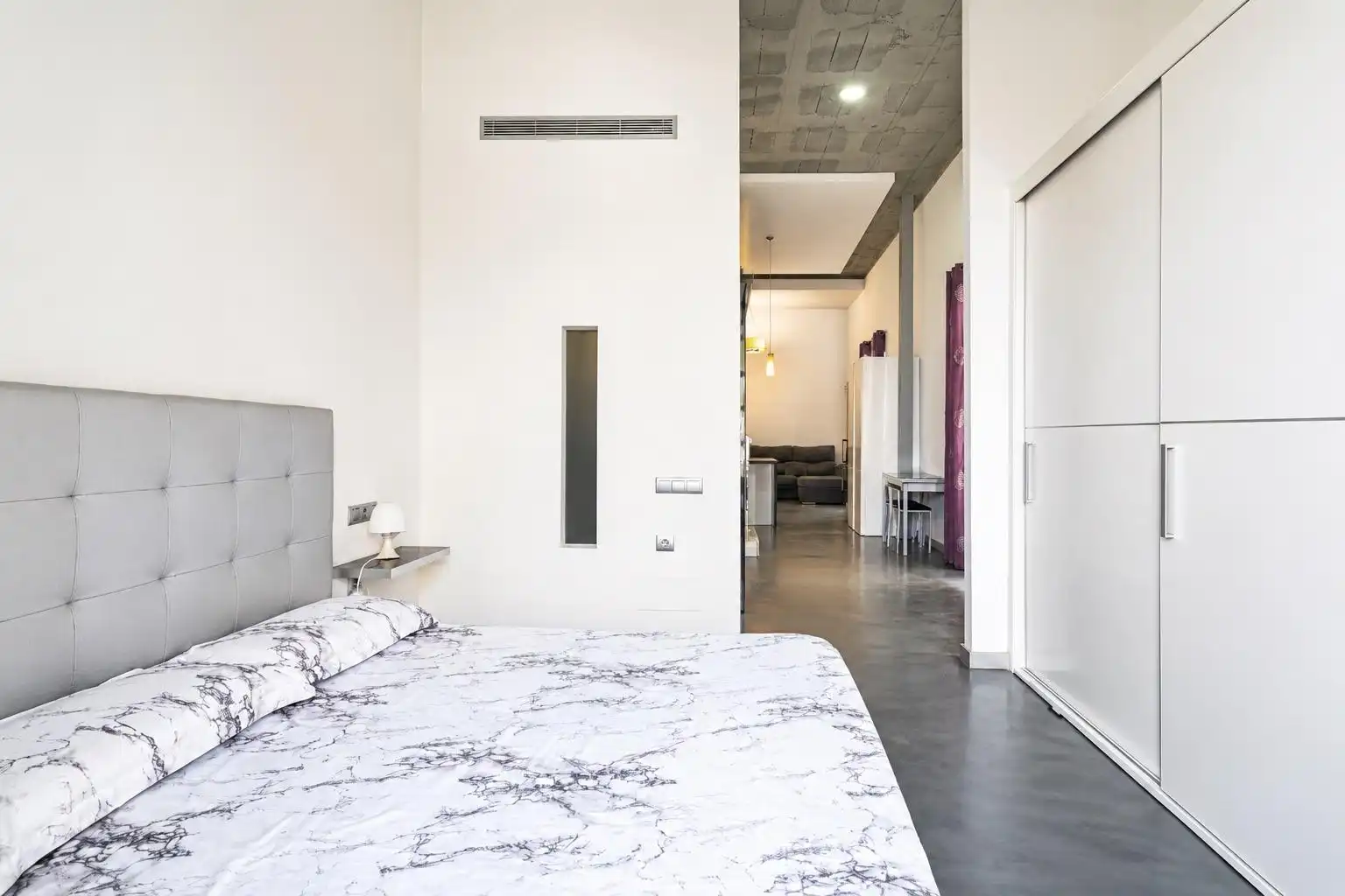 Dormitori de Loft de lloguer en Almería amb Aire condicionat, Calefacció i Moblat