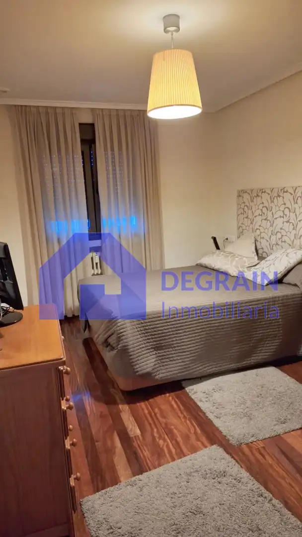 Habitación de Piso en venta en Oviedo  con Calefacción y Trastero