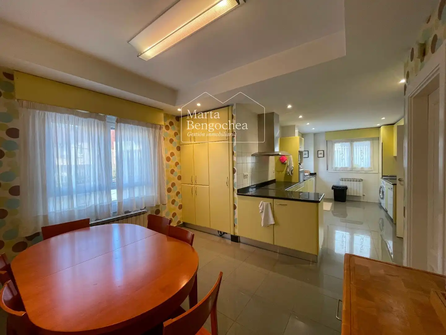 Casa adosada en venta en CALLE MENDIZABALA, Mendizorrotza - Armentia