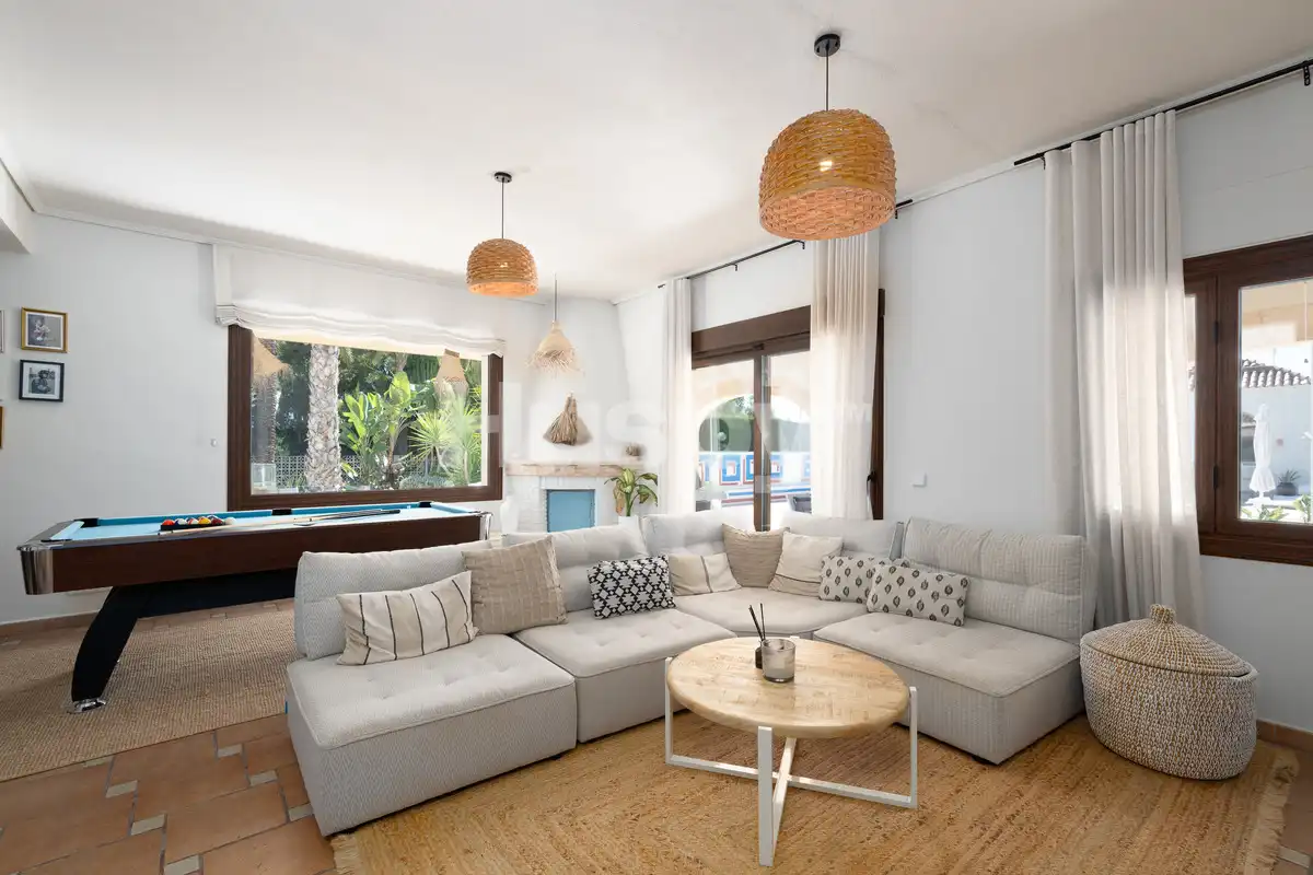 Sala d'estar de Casa o xalet en venda en Elche / Elx amb Aire condicionat, Calefacció i Jardí privat