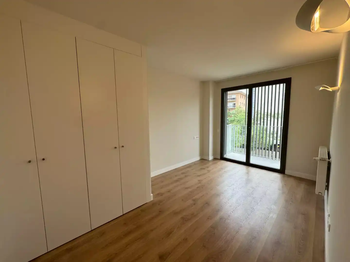 Dormitori de Pis de lloguer en Girona amb Aire condicionat, Calefacció i Parquet