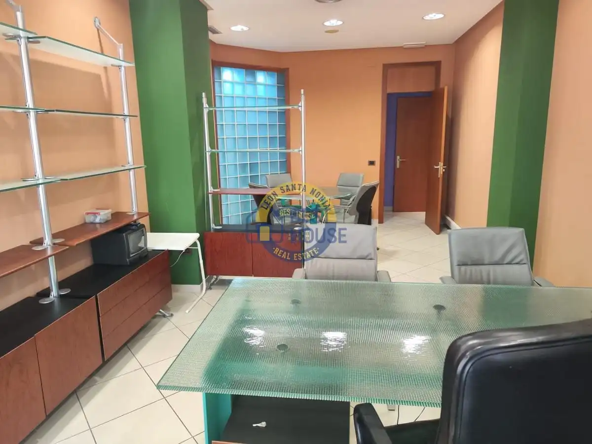 Office for rent in San Claudio - La Chantría