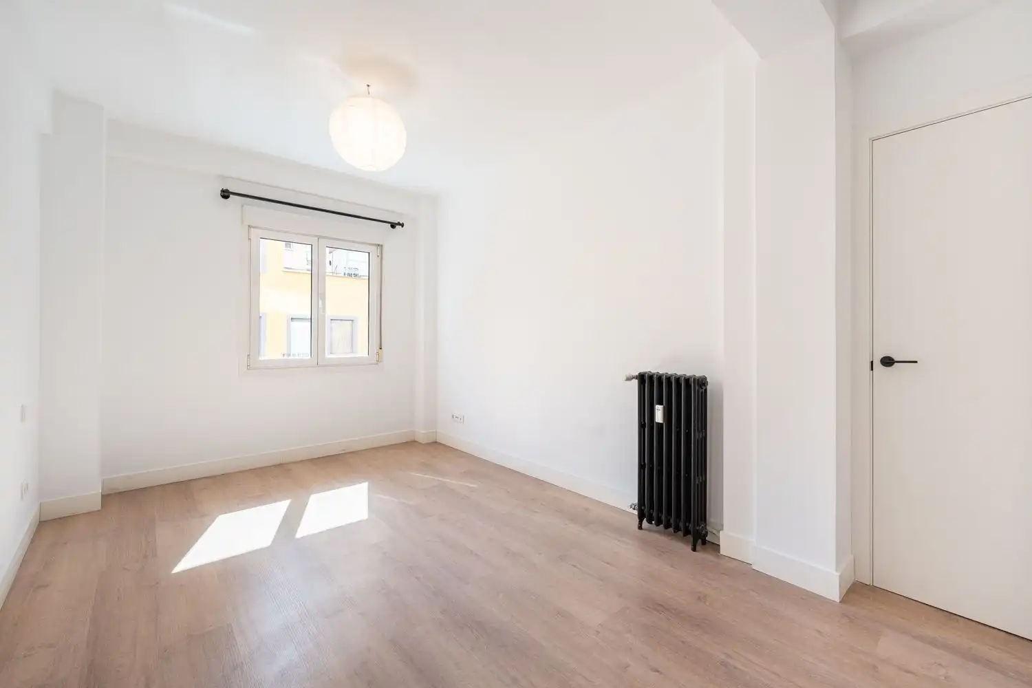 Habitación de Piso en venta en Madrid con Aire acondicionado