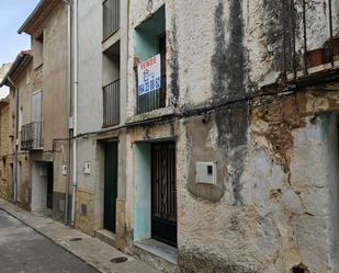 Vista exterior de Casa adosada en venda en Atzeneta del Maestrat amb Balcó