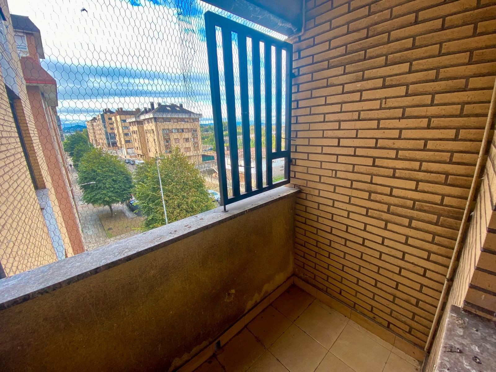 Terrassa de Pis en venda en Gijón  amb Calefacció, Parquet i Terrassa