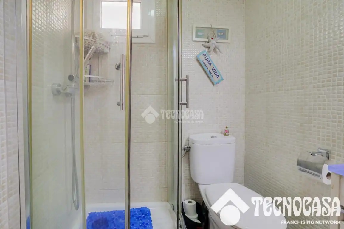 Baño de Piso en venta en Santa Coloma de Gramenet con Aire acondicionado, Parquet y Terraza