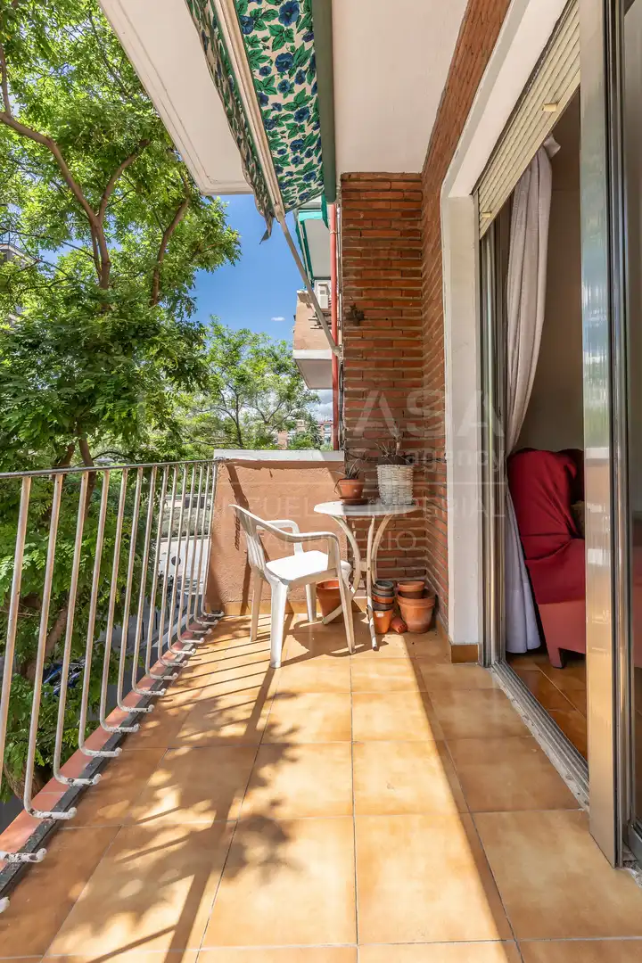 Flat with lift for sale in Calle LINNEO