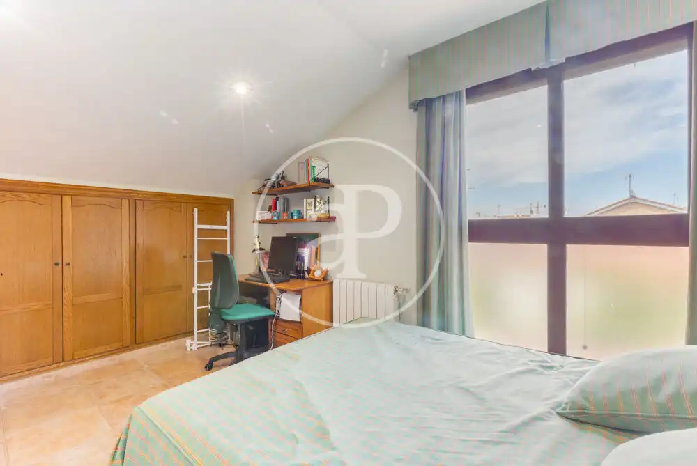 Habitación de Casa o chalet en venta en Sagunto / Sagunt con Aire acondicionado, Calefacción y Jardín privado