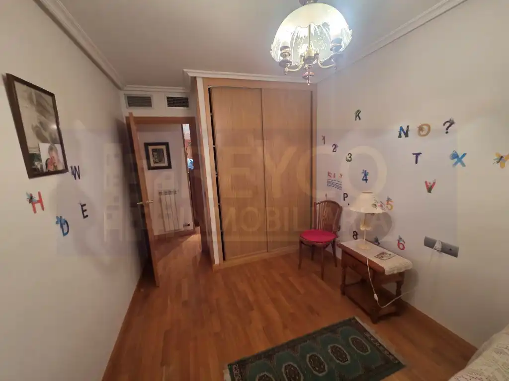 Habitación de Piso en venta en  Logroño con Piscina