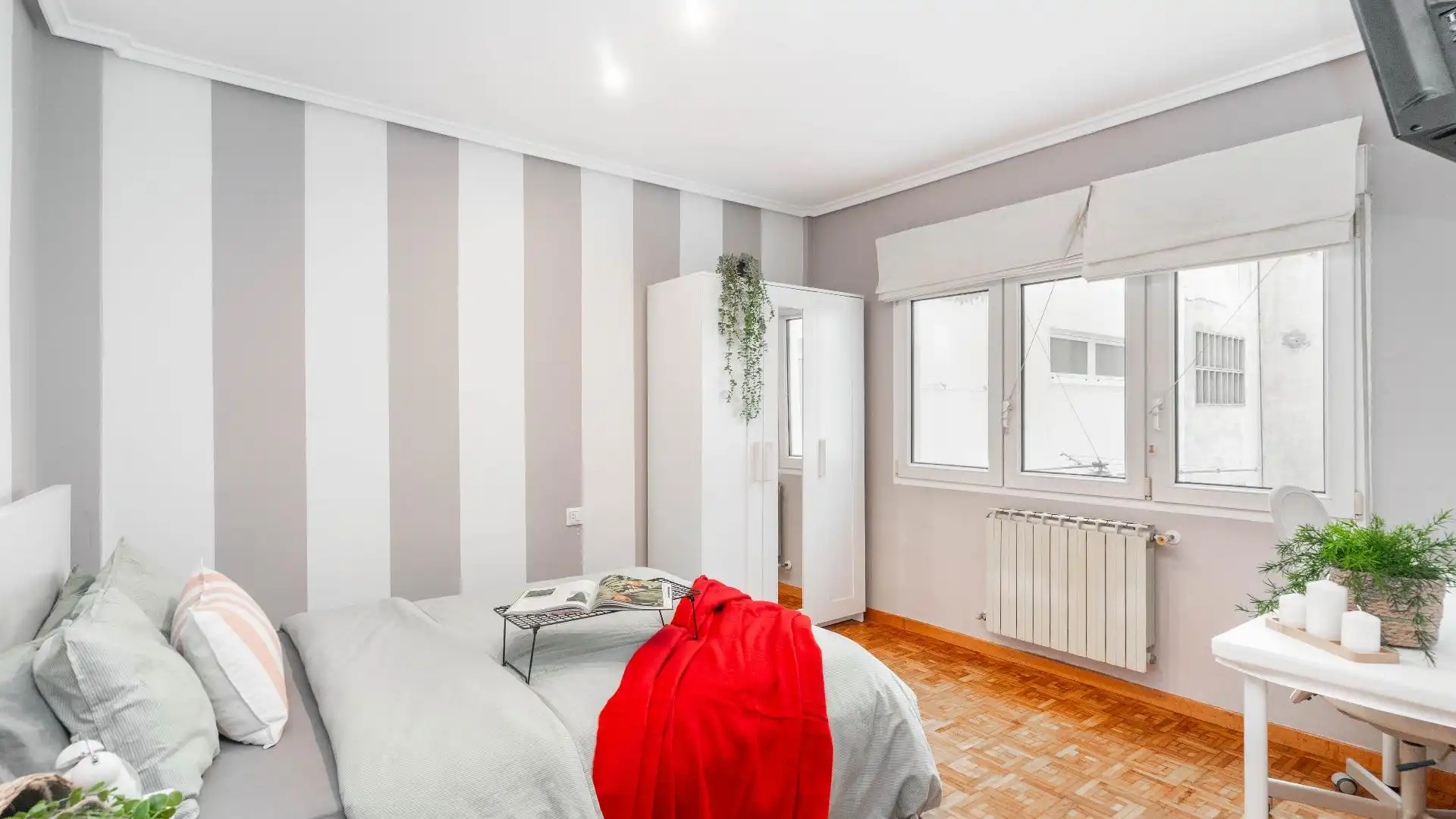 Habitación de Piso en venta en Oviedo  con Calefacción y Amueblado