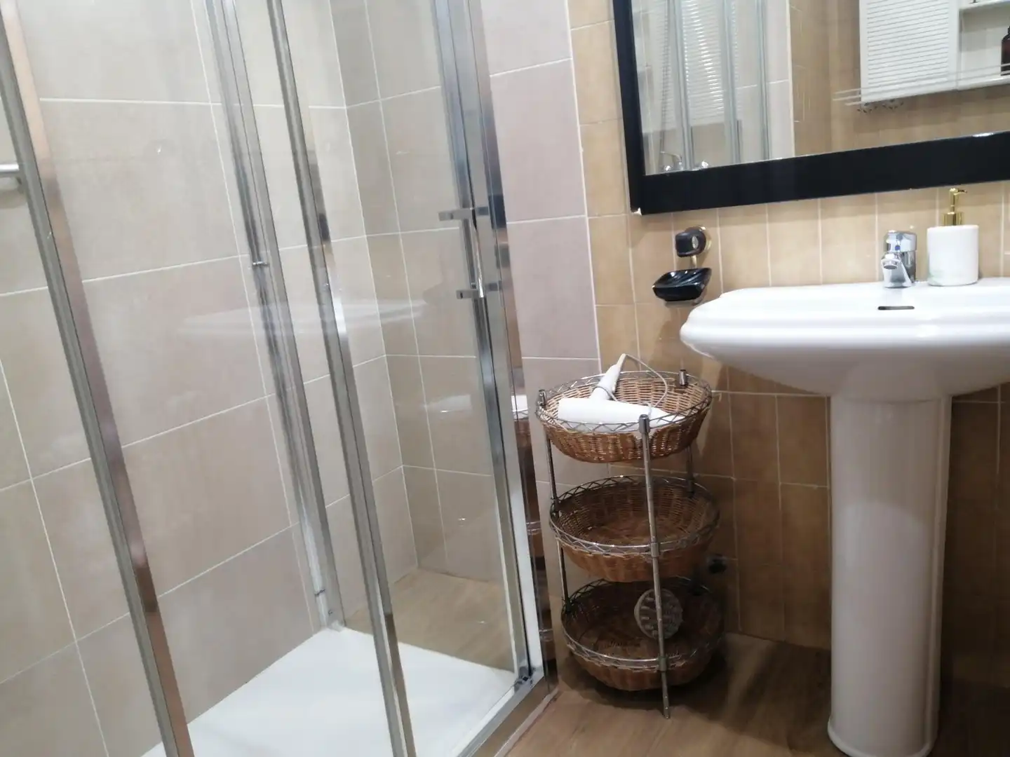 Bathroom of Flat for sale in Ourense Capital   with Parquet flooring, Terrace and Storage room