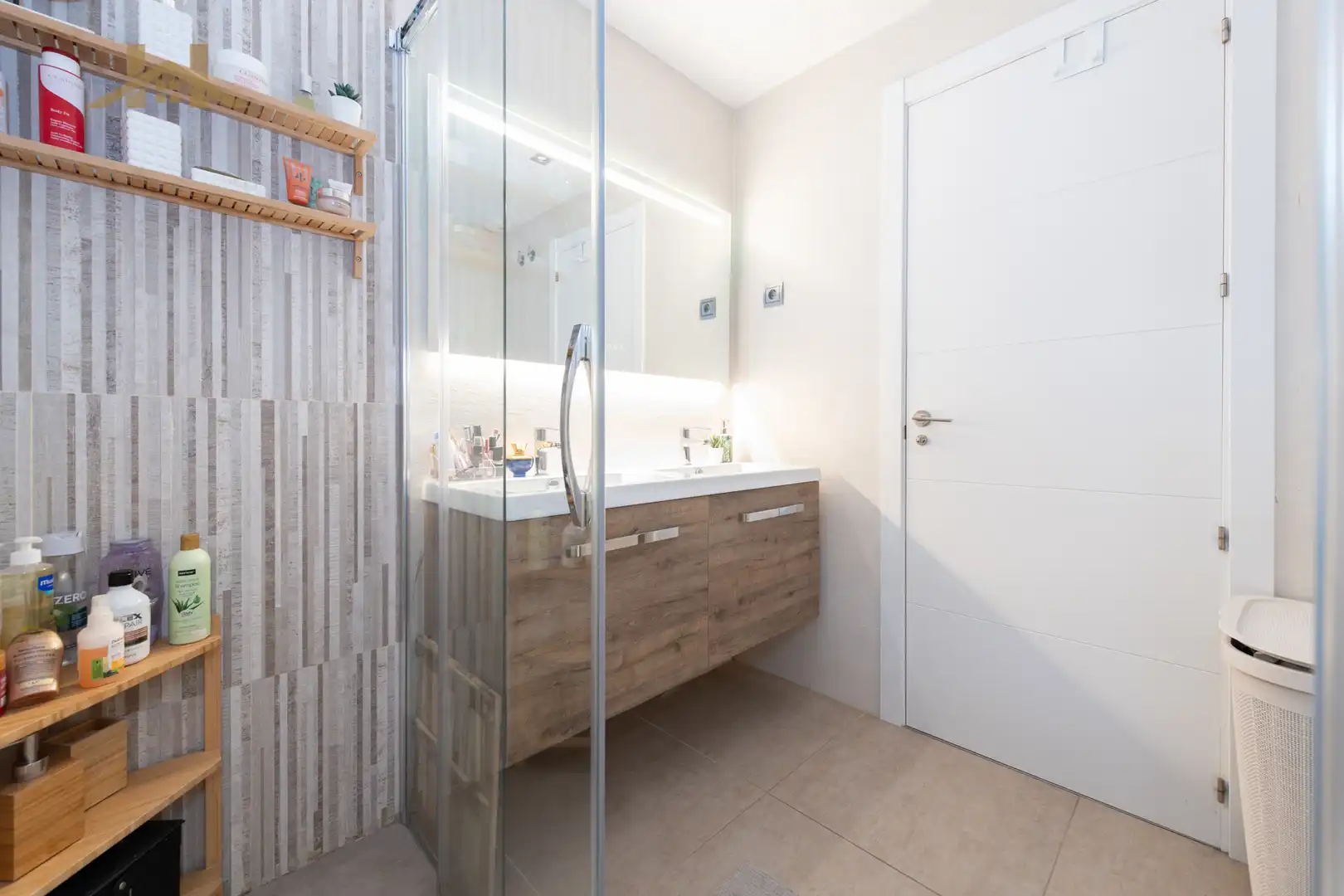 Badezimmer von Wohnung zum Verkauf in Pinto mit Klimaanlage, Heizung und Terrasse